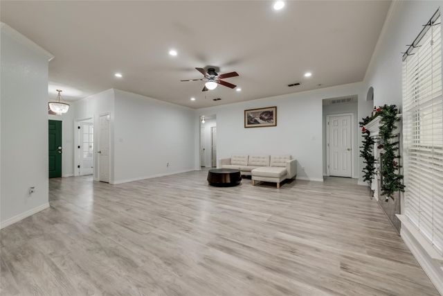 603 Pine Meadow Court, Arlington, TX 76012