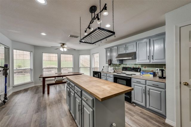 603 Pine Meadow Court, Arlington, TX 76012