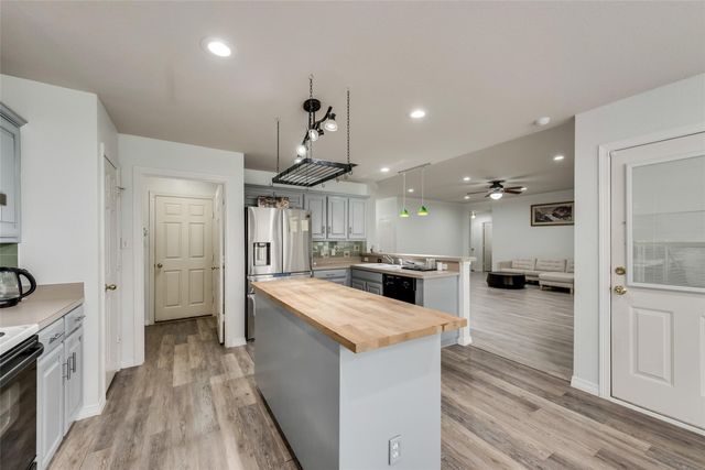 603 Pine Meadow Court, Arlington, TX 76012