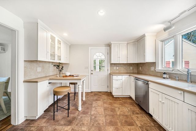 10 Bennett Rd, Wayland, MA 01778