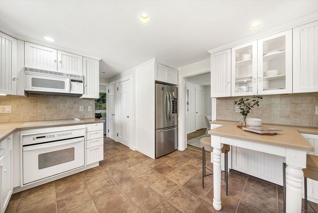 10 Bennett Rd, Wayland, MA 01778