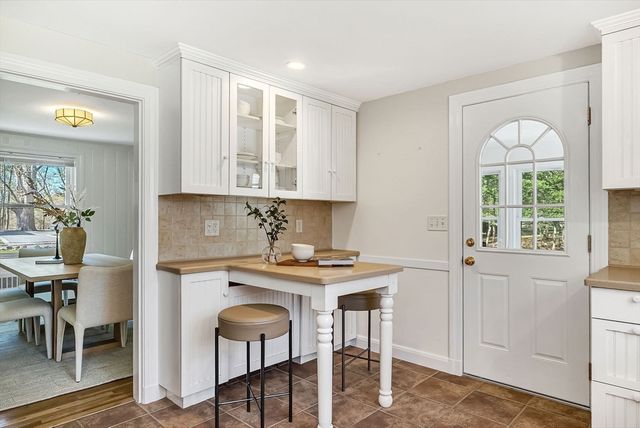 10 Bennett Rd, Wayland, MA 01778