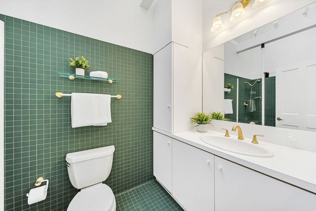 10 Bennett Rd, Wayland, MA 01778