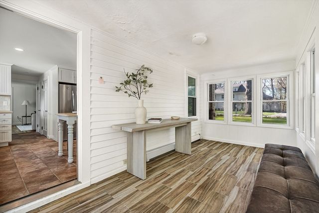 10 Bennett Rd, Wayland, MA 01778