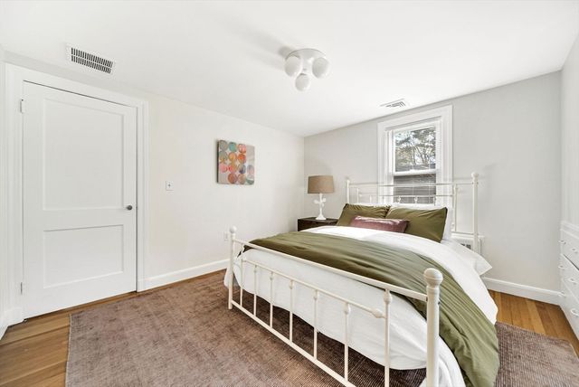 10 Bennett Rd, Wayland, MA 01778