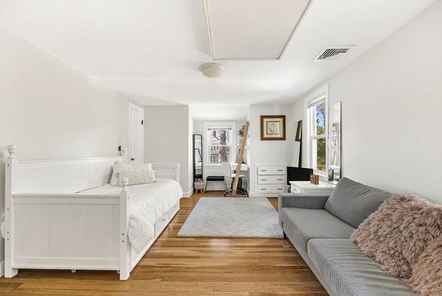 10 Bennett Rd, Wayland, MA 01778