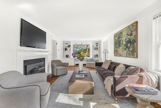 10 Bennett Rd, Wayland, MA 01778
