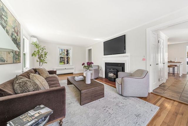 10 Bennett Rd, Wayland, MA 01778