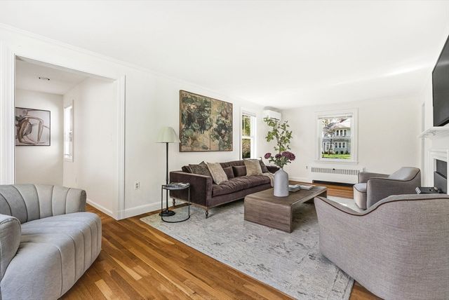 10 Bennett Rd, Wayland, MA 01778