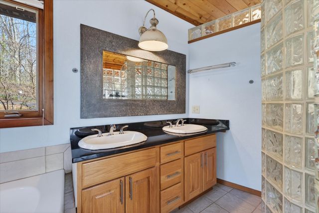 203 Whispering Hills Dr, Dover, TN 37058