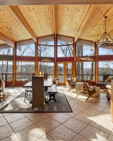 203 Whispering Hills Dr, Dover, TN 37058