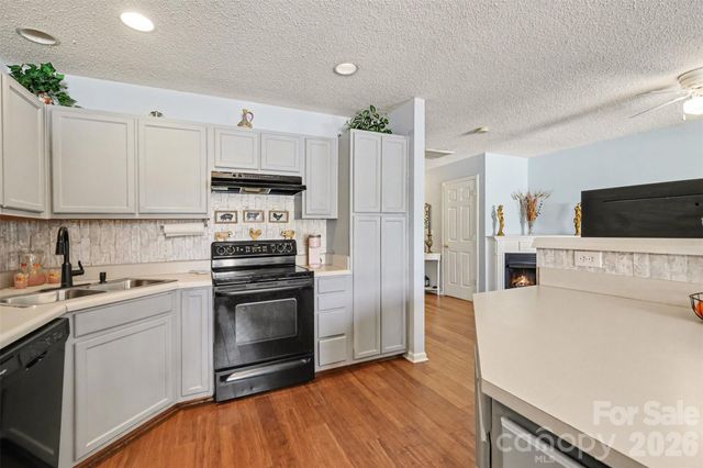 8652 Robinson Forest Drive, Charlotte, NC 28277