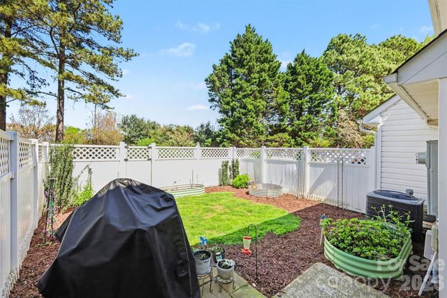 8652 Robinson Forest Drive, Charlotte, NC 28277