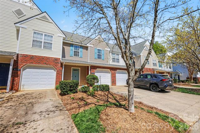 8652 Robinson Forest Drive, Charlotte, NC 28277