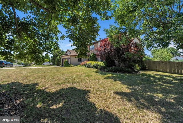 1 CHATEAU DR, Cherry Hill, NJ 08003