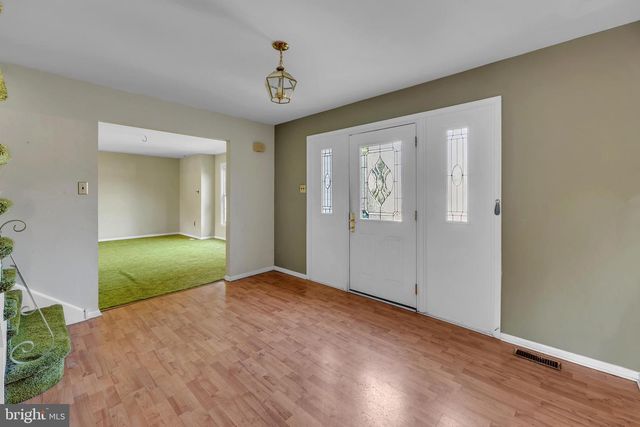 1 CHATEAU DR, Cherry Hill, NJ 08003