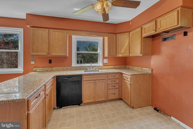 1 CHATEAU DR, Cherry Hill, NJ 08003