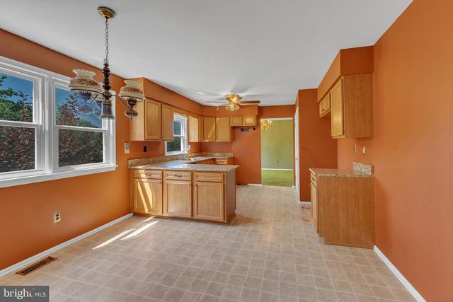 1 CHATEAU DR, Cherry Hill, NJ 08003