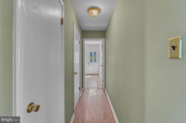 1 CHATEAU DR, Cherry Hill, NJ 08003