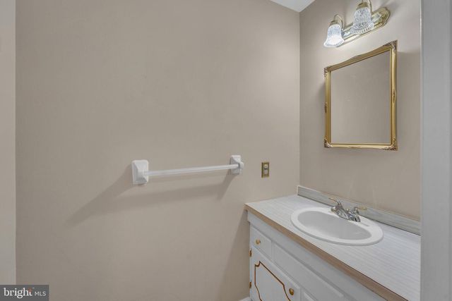 1 CHATEAU DR, Cherry Hill, NJ 08003