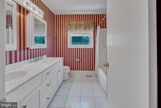 1 CHATEAU DR, Cherry Hill, NJ 08003