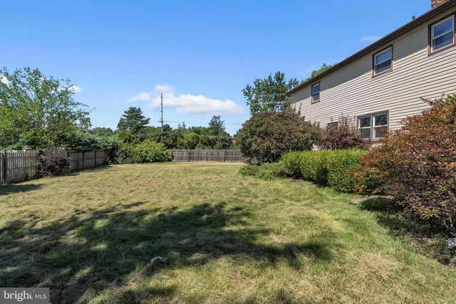 1 CHATEAU DR, Cherry Hill, NJ 08003