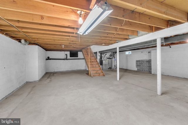 1 CHATEAU DR, Cherry Hill, NJ 08003