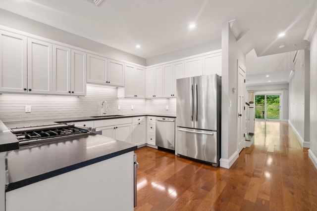2 Abbey Road 2, Sherborn, MA 01770