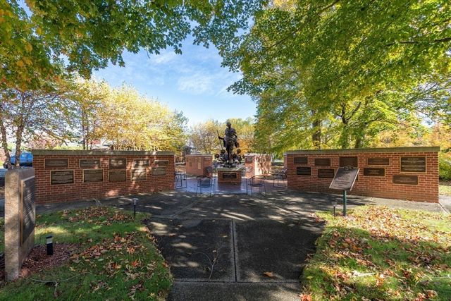 2 Abbey Road 2, Sherborn, MA 01770