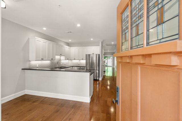 2 Abbey Road 2, Sherborn, MA 01770