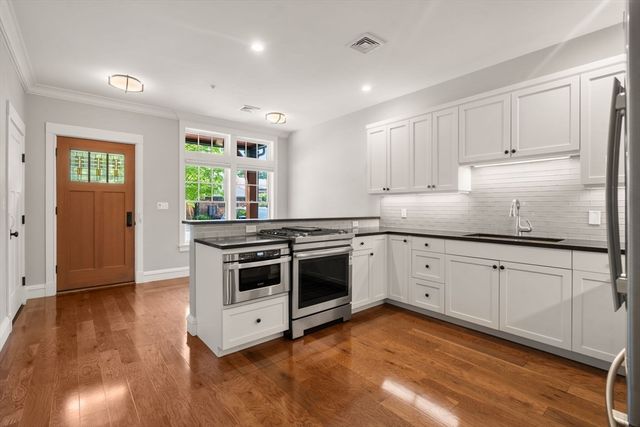 2 Abbey Road 2, Sherborn, MA 01770