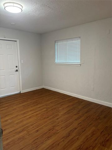 1209 N Roberson Street, Conroe, TX 77301