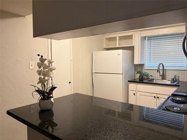 1209 N Roberson Street, Conroe, TX 77301
