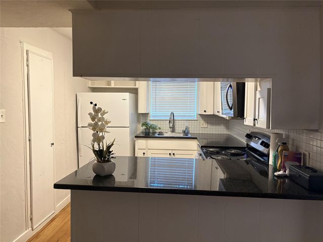1209 N Roberson Street, Conroe, TX 77301