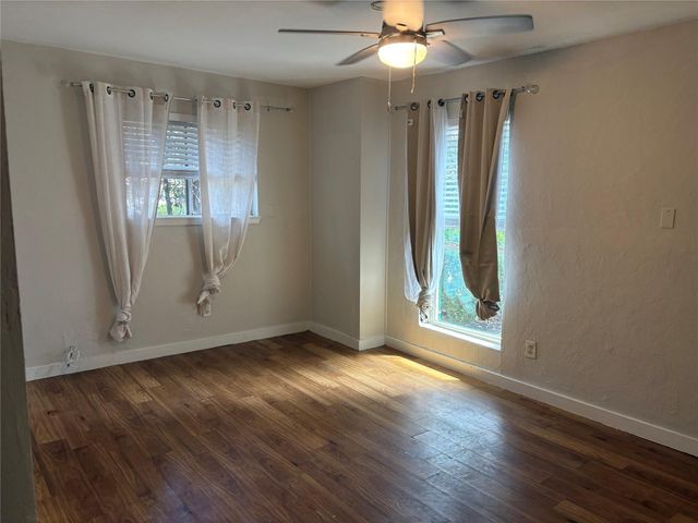 1209 N Roberson Street, Conroe, TX 77301