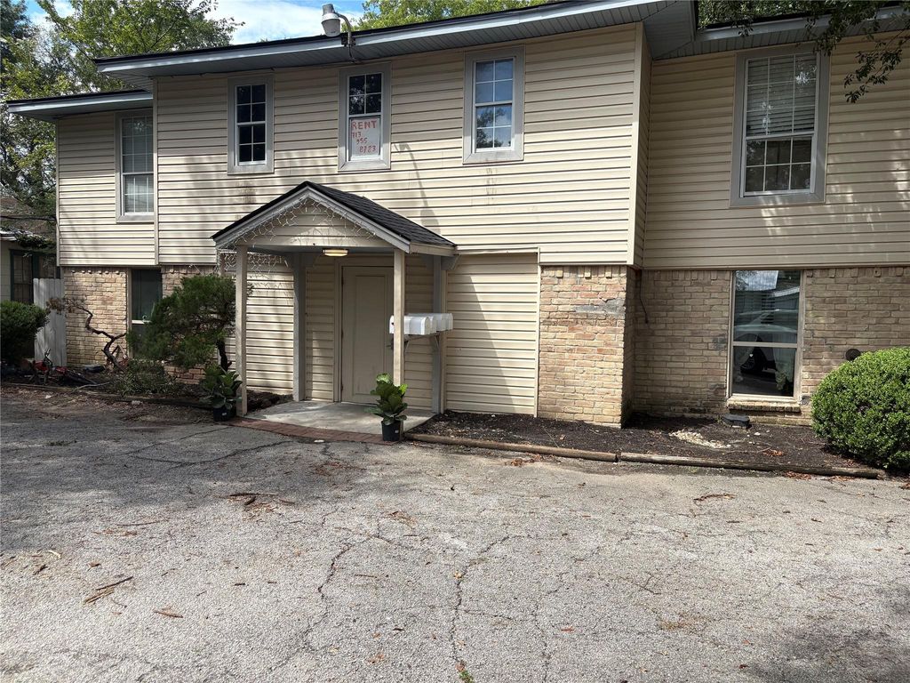 1209 N Roberson Street, Conroe, TX 77301
