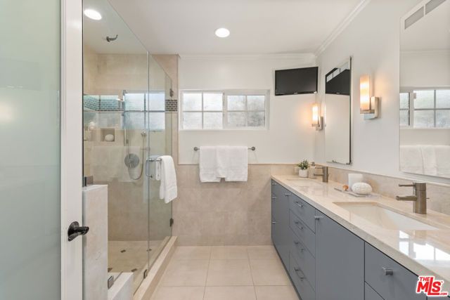 8216 Mcconnell Avenue, Los Angeles, CA 90045