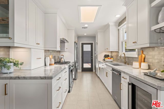8216 Mcconnell Avenue, Los Angeles, CA 90045
