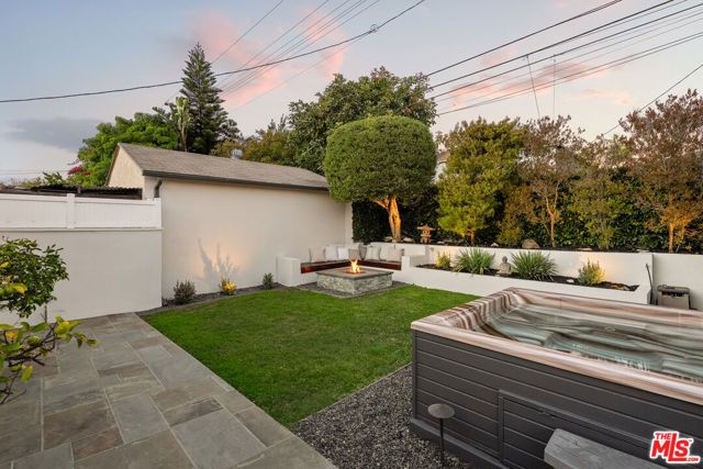 8216 Mcconnell Avenue, Los Angeles, CA 90045