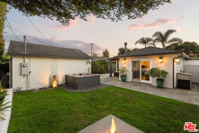8216 Mcconnell Avenue, Los Angeles, CA 90045