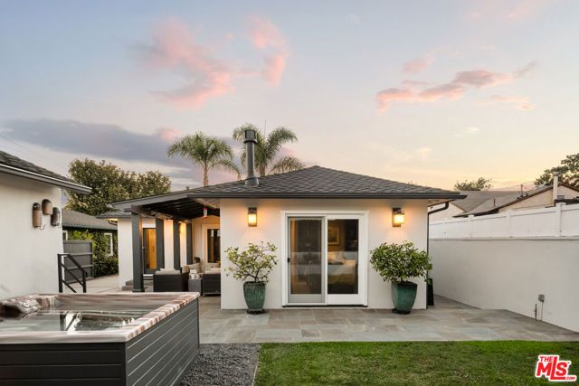 8216 Mcconnell Avenue, Los Angeles, CA 90045