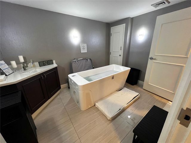 3201 NE 183rd Street 2305, Aventura, FL 33160