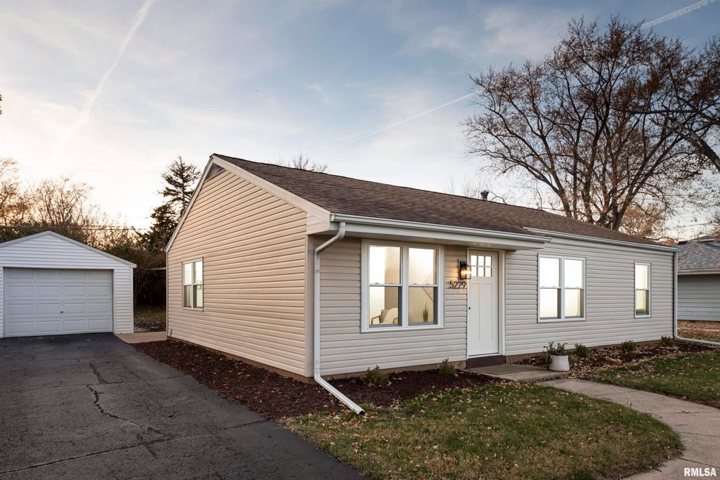 5229 N HAMILTON Road, Peoria, IL 61614