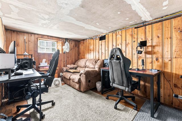 577 Pokross St, Fall River, MA 02724