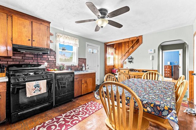 577 Pokross St, Fall River, MA 02724