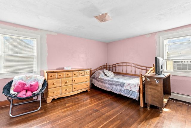 577 Pokross St, Fall River, MA 02724