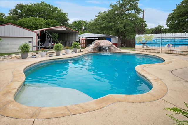9716 Windsor Circle, Fort Worth, TX 76140