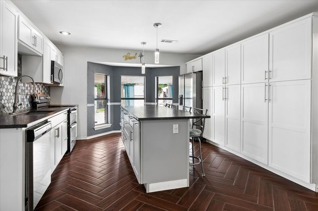 9716 Windsor Circle, Fort Worth, TX 76140