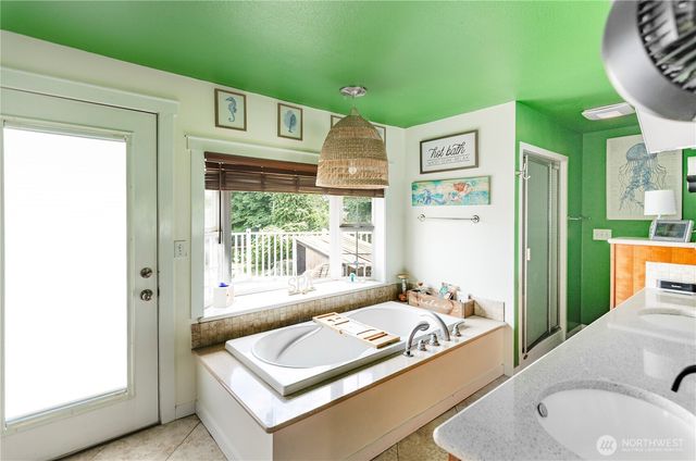 210 Shadow Lane NE, Olympia, WA 98506