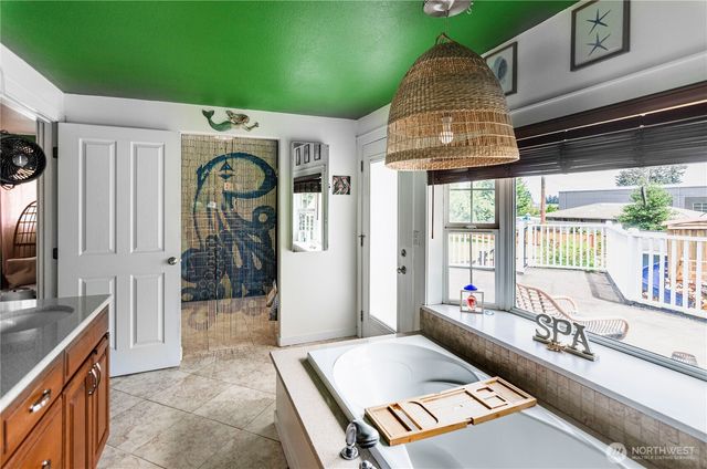 210 Shadow Lane NE, Olympia, WA 98506